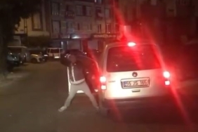 Tartıştığı adamın aracına jop ile saldırdı