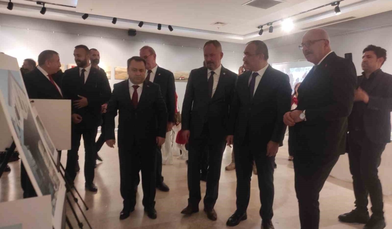 Tekirdağ’da “Cumhuriyet ve Atatürk” temalı sergi açıldı
