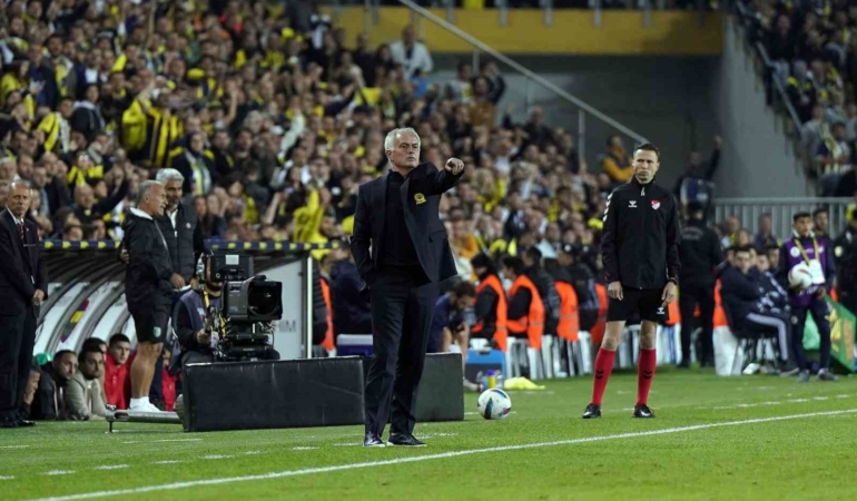 Trendyol Süper Lig: Fenerbahçe: 1 - Bodrum FK: 0 (İlk yarı)