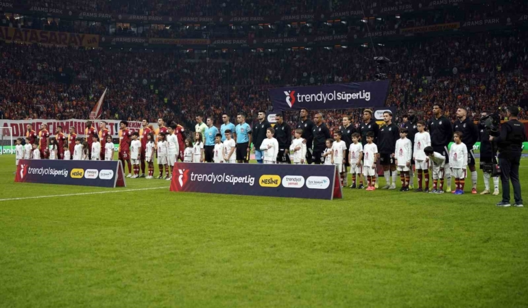 Trendyol Süper Lig: Galatasaray: 1 - Beşiktaş: 0 (Maç devam ediyor)