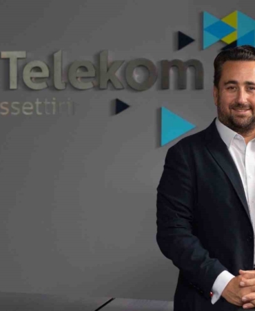 Türk Telekom Dünya Yaşlılar Günü’nde Darülaceze sakinlerini AKM’de ağırladı
