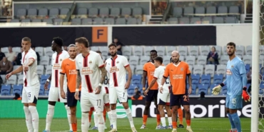 UEFA Konferans Ligi : Başakşehir: 1 - Rapid Wien: 1 (İlk yarı)