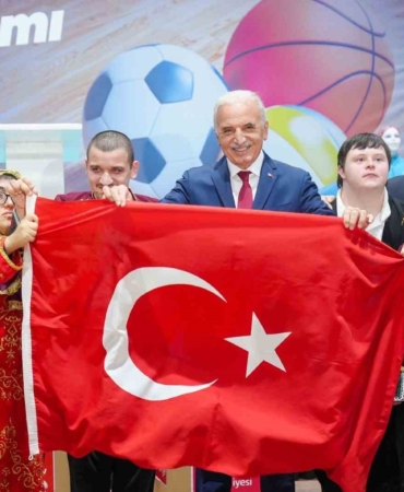 Ümraniye’de spor seferberliği: 100 okula 3 bin 267 spor malzemesi verildi