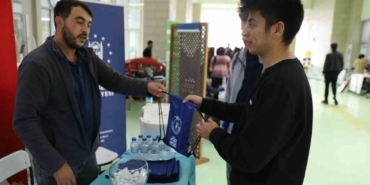 Üniversiteliye sıcak karşılama