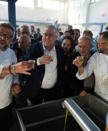 Ünlü şefler zeytinin, zeytinyağına yolculuğuna şahitlik ettiler