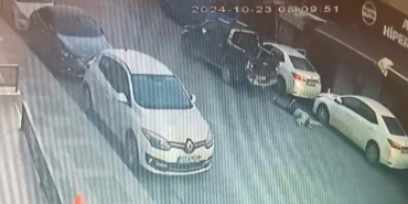 Üsküdar’da polise çekiçli saldırı olayına ilişkin güvenlik kamera görüntüleri ortaya çıktı