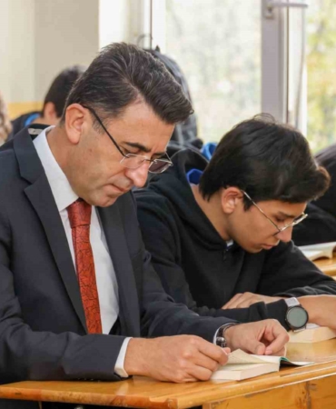 Vali Aygöl’den öğrencilere kitap okuma teşviki