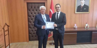 Yangın söndürmede başarılı olan kurum yetkililerine teşekkür belgesi