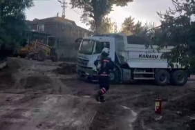 Yol çalışmasında doğal gaz borusu delindi, ekiplerin erken müdahalesi faciayı önledi