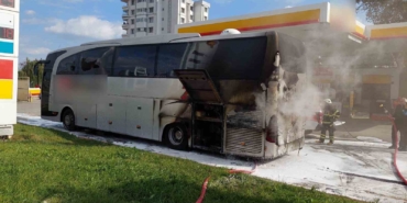 Yolcu otobüsünde yangın: Sürücü aracı akaryakıt istasyonuna çekip itfaiyeyi aradı
