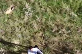 Yüksek gerilim hattına tırmandılar, tehlikeli anlarını böyle kaydettiler