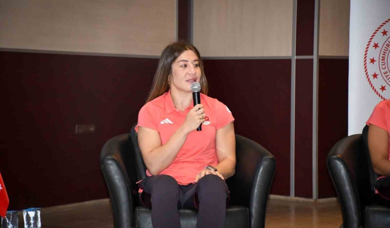 “Zirvedeki Sporcu Buluşmaları” Gençlere İlham Verdi