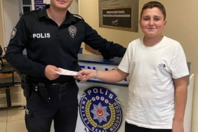 12 yaşındaki çocuk, bankamatikte bulduğu parayı polise teslim etti
