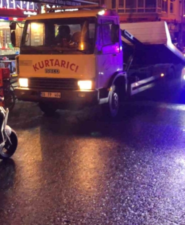 15 dakika arayla iki kez kaza yaptı: O anlar kamerada