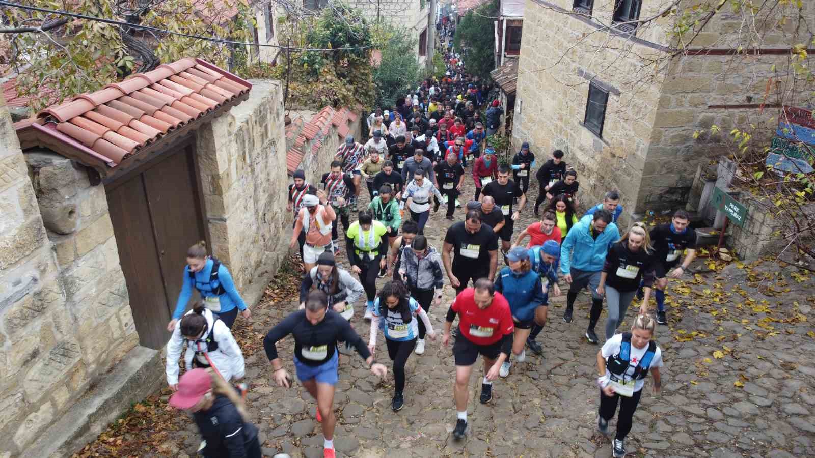 17 ülkeden bin 700 sporcu Kazdağları’nda koşuyor