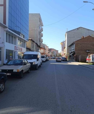 2 caddeye otopark yasağı getirildi