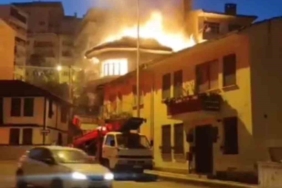 2 katlı apartmanın 2. katı alev alev yandı