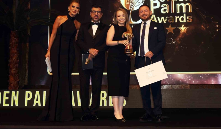 2 milyon 309 bin kişinin oy kullandığı gecede Sakaryalı iş insanına ödül