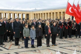 ’24 Kasım’ öncesi Başöğretmen Atatürk’e anlamlı ziyaret