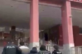 51 bin liralık kıyafet çalan 3 kişi tutuklandı