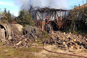 Ahır ve samanlık alev alev yandı