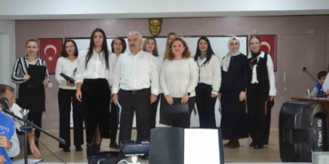 AHP ortaokulunun öğretmenler korosundan muhteşem konser