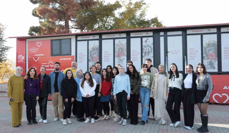 Akbank Güzel Yarınlar Hareketi, deprem bölgesinde üniversitelilere destek olmaya devam ediyor