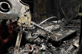 Alev alev yanan muz yüklü tırdan geriye demir yığını kaldı