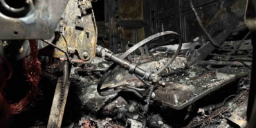 Alev alev yanan muz yüklü tırdan geriye demir yığını kaldı