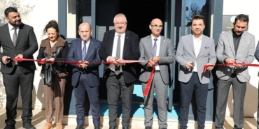 Altınoluk Meslek Yüksekokulu’nda konferans salonu açıldı