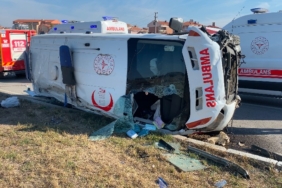 Ambulans kaza yaptı: 7 yaralı