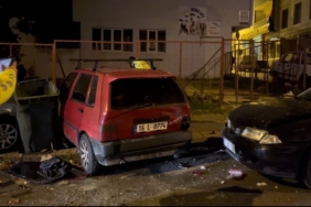 Aracıyla park halindeki 3 otomobile çarpan sürücü olay yerinden yaya olarak kaçtı