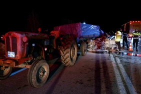 Araçta sıkışan sürücü hayatını kaybetti, eşini kurtarmak için ise ekipler zamanla yarıştı