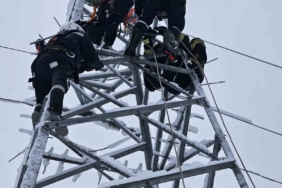 Arıza gidermek için çıktığı elektrik direğinde akıma kapıldı