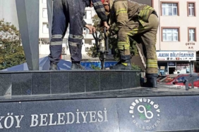 Arnavutköy’de bir çocuk düşürdüğü parasını almak için girdiği anıtta mahsur kaldı