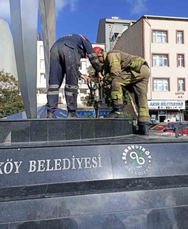 Arnavutköy’de bir çocuk düşürdüğü parasını almak için girdiği anıtta mahsur kaldı