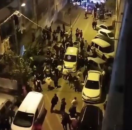 Asker eğlencesinin yapıldığı sokağa ses sistemi ile gelen şahıslar ortalığı birbirine kattı