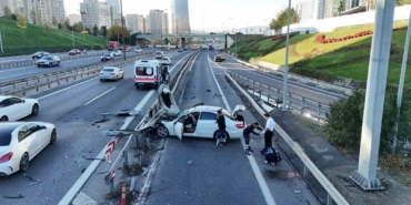 Ataşehir’de kontrolden çıkan otomobil refüje çarptı: 1 yaralı