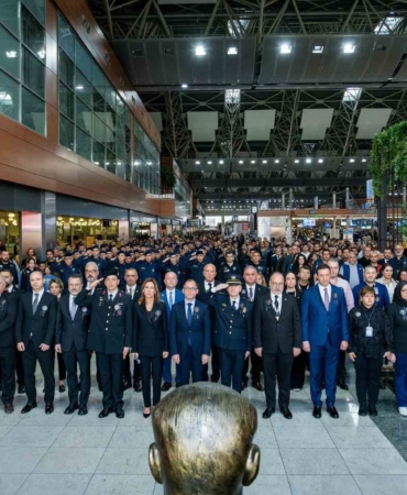 Atatürk, 10 Kasım’da İstanbul Sabiha Gökçen’de özel bir hologram gösterisiyle anıldı