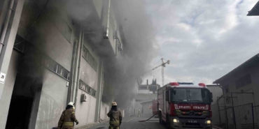 Avcılar’da İş hanında korkutan yangın
