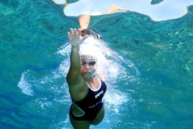 AXA Türkiye milli yüzücü Bengisu Avcı ile ‘Değerler Ortaklığı’ anlaşmasına imza attı