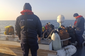 Ayvacık açıklarında 33 kaçak göçmen yakalandı