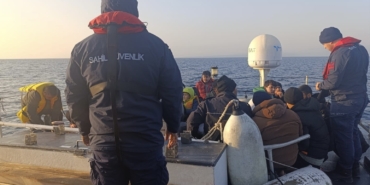 Ayvacık açıklarında 33 kaçak göçmen yakalandı