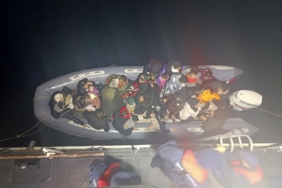 Ayvacık açıklarında 38 kaçak göçmen ile 1 göçmen kaçakçısı yakalandı