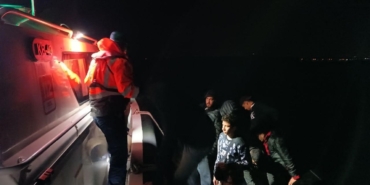 Ayvalık açıklarında 24 düzensiz göçmen yakalandı