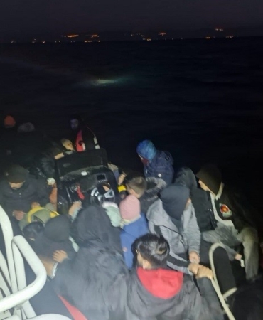 Ayvalık’ta 12’si çocuk 27 düzensiz göçmen yakalandı