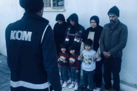 Ayvalık’ta 8 düzensiz göçmen ve 2 organizatör yakalandı