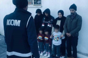 Ayvalık’ta 8 düzensiz göçmen yakalandı 2 organizatör tutuklandı