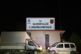 Ayvalık’ta jandarma 23 Afganistan uyruklu düzensiz göçmen ve 2 insan kaçakçısı yakaladı