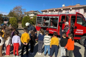 Babaeski’de anaokulu öğrencilerine itfaiye araçları ve malzemeleri tanıtıldı
